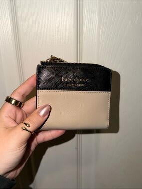 kate spade black & beige colorblock zip wallet